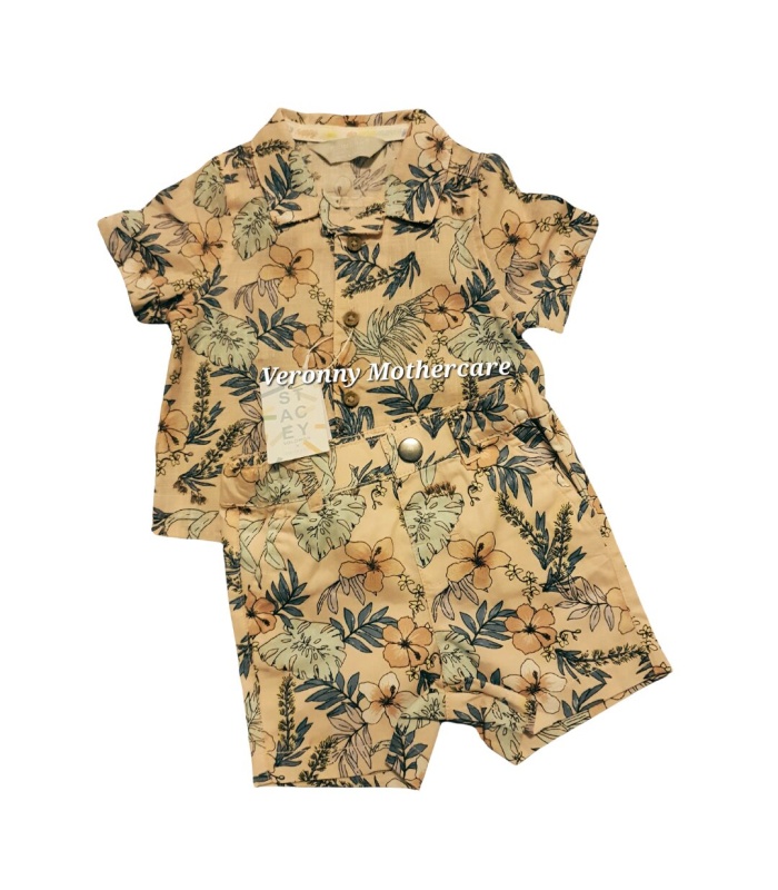 Matching Short-sleeved Shirt and Shorts