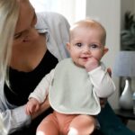 Tommee Tippee Feeding Bibs 0m+ Reversible - Image 5
